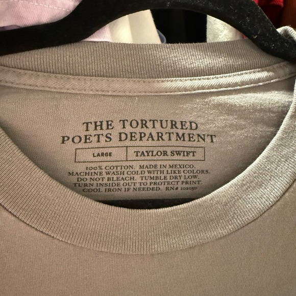 Taylor Swift Gray Graphic T-Shirt - Picture 5 of 7